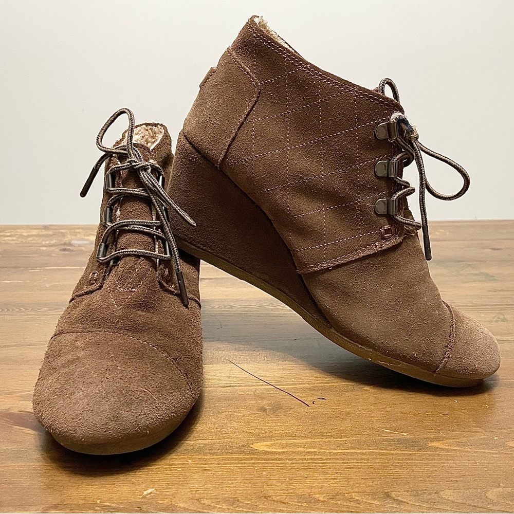 TOMS Women's Size 9 Brown Faux Suede Wedge Heel Bootie